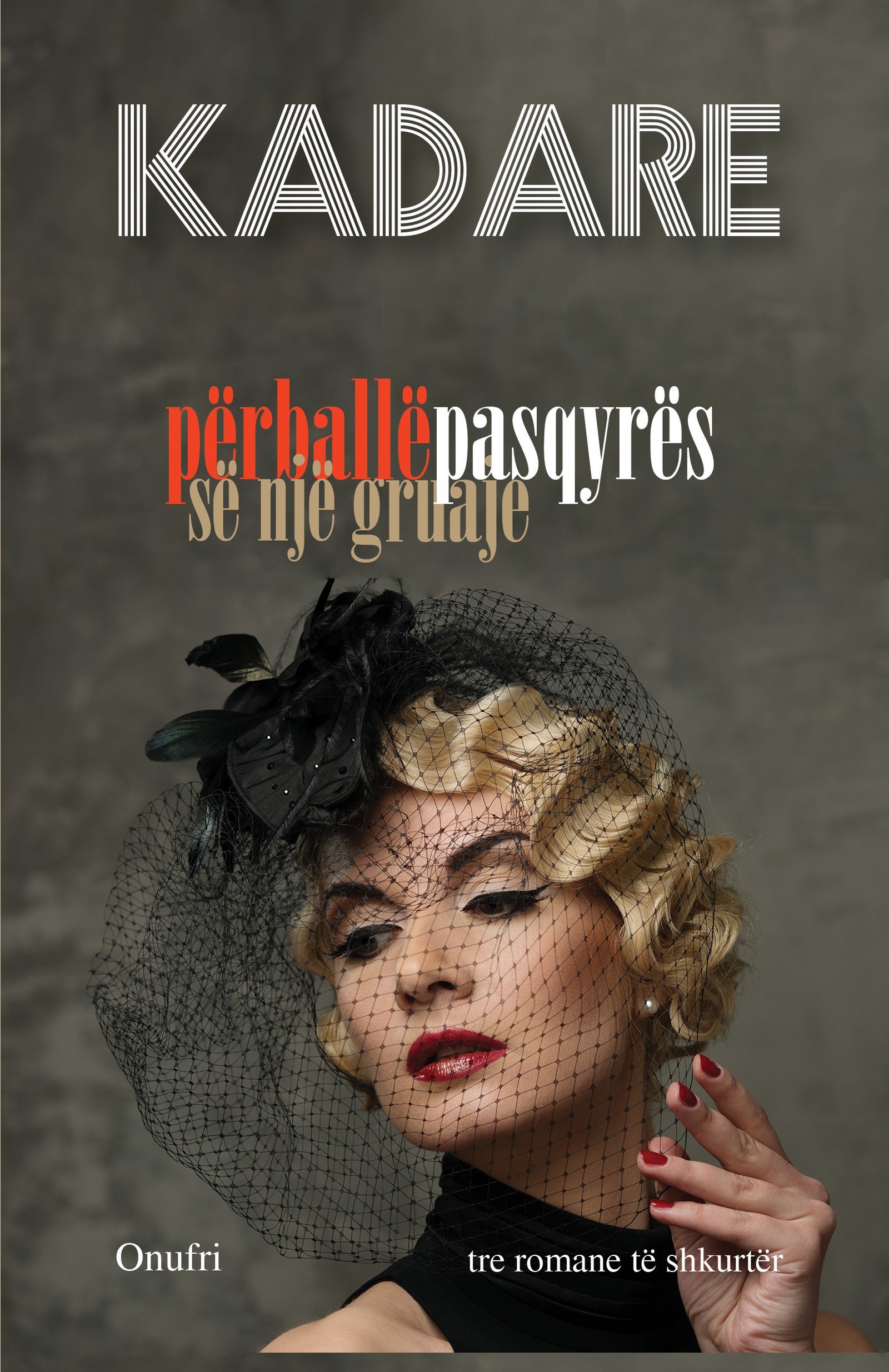 Përballë pasqyrës së një gruaje