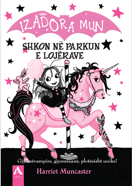 Izadora Mun Shkon Në Parkun e Lojërave